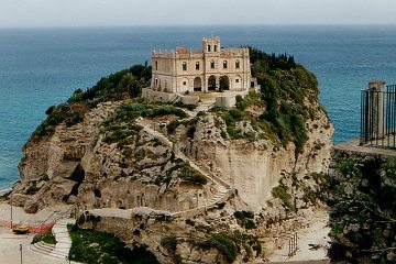 Santuario Di S. Maria Dell Isola, Tropea